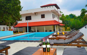 5 Bedrooms & Therapy massage Pool at Villa Talpe